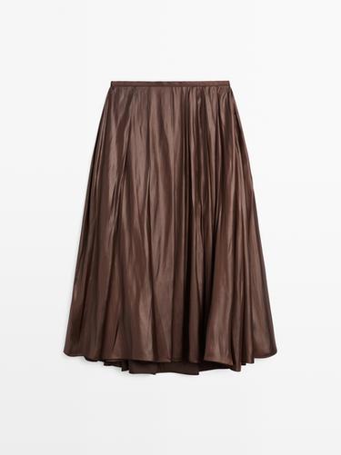 Falda midi plisada - Chocolate de Zara