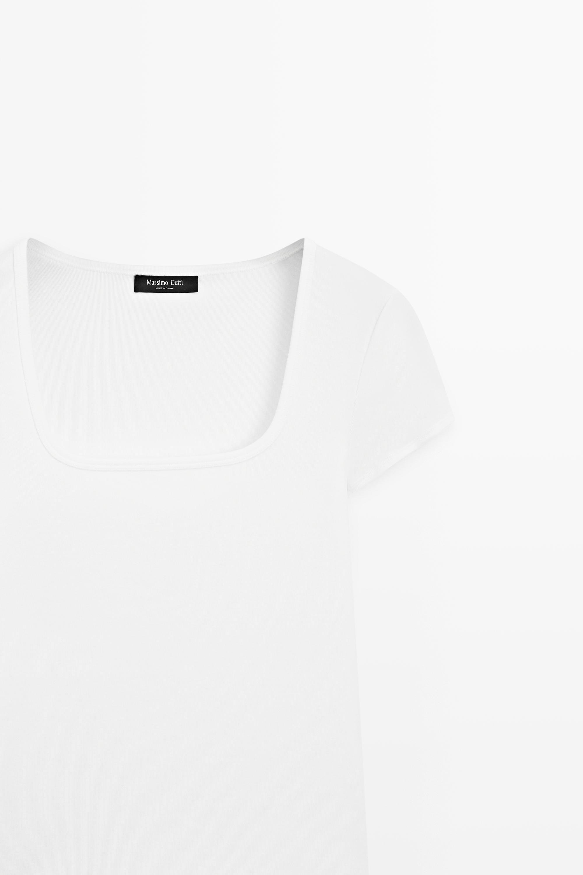 T-shirt à manches courtes et col carré