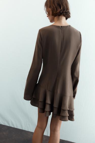 КОРОТКОЕ ЛЕГКОЕ ПЛАТЬЕ С ВОЛАНАМИ — ШОКОЛАДНЫЙ от Zara