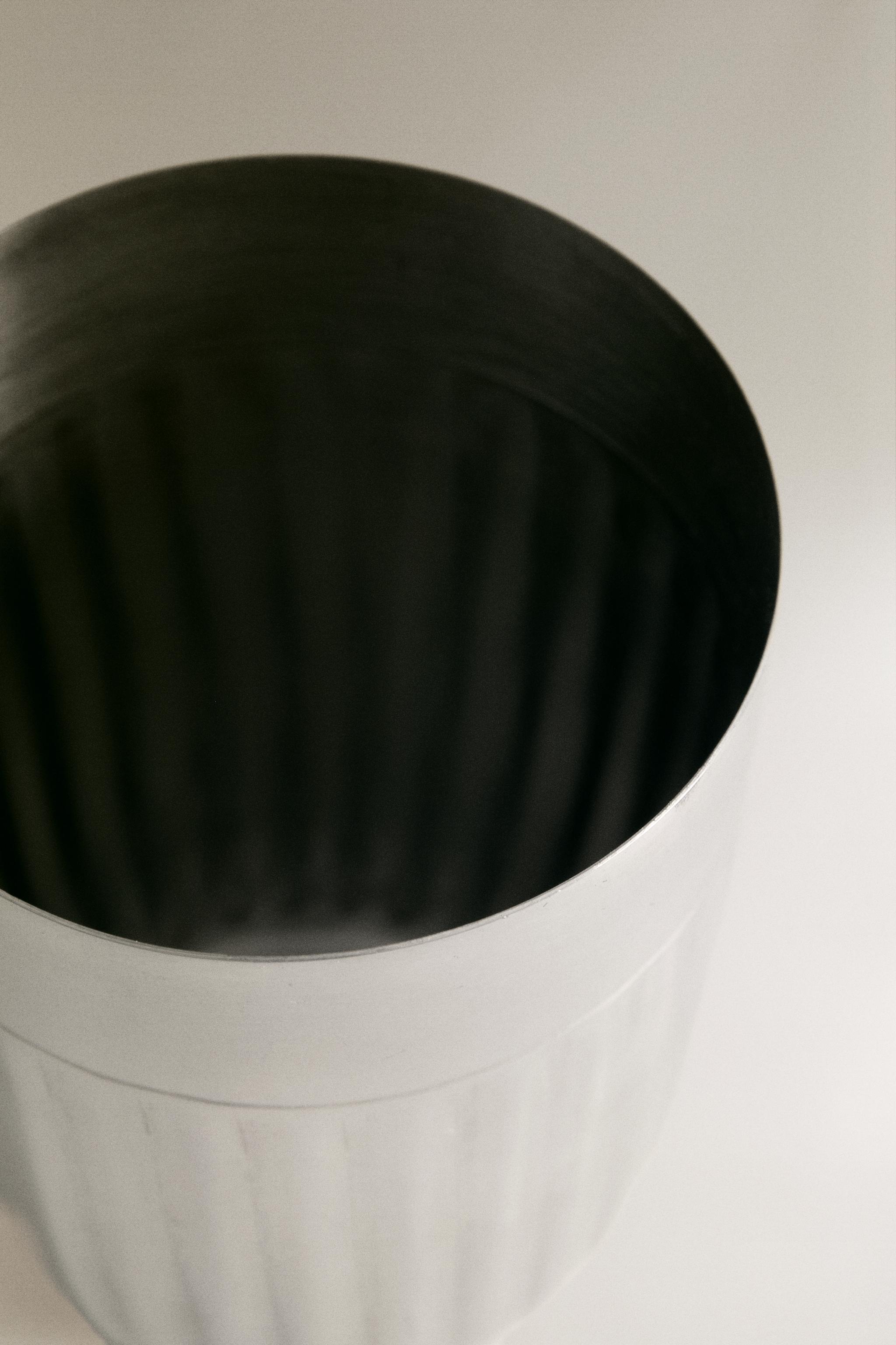 WAVY METAL TOOTHBRUSH TUMBLER