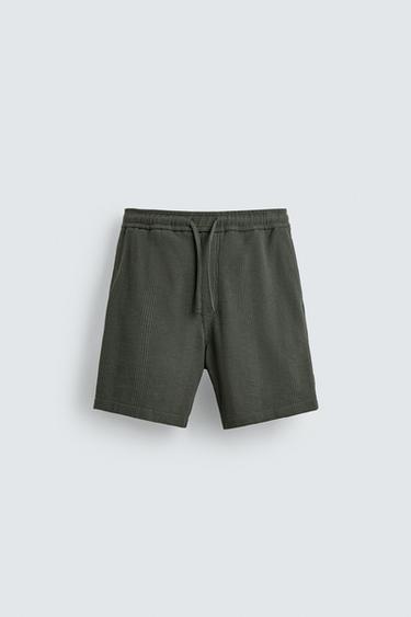 ШОРТЫ RELAXED FIT ИЗ РЕЛЬЕФНОЙ ТКАНИ — ХАКИ от Zara