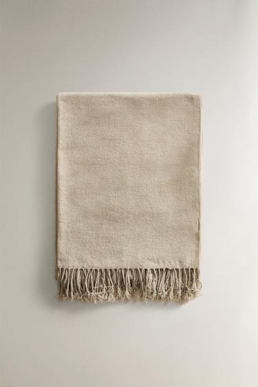 CHENILLE THROW - Light brown by Zara