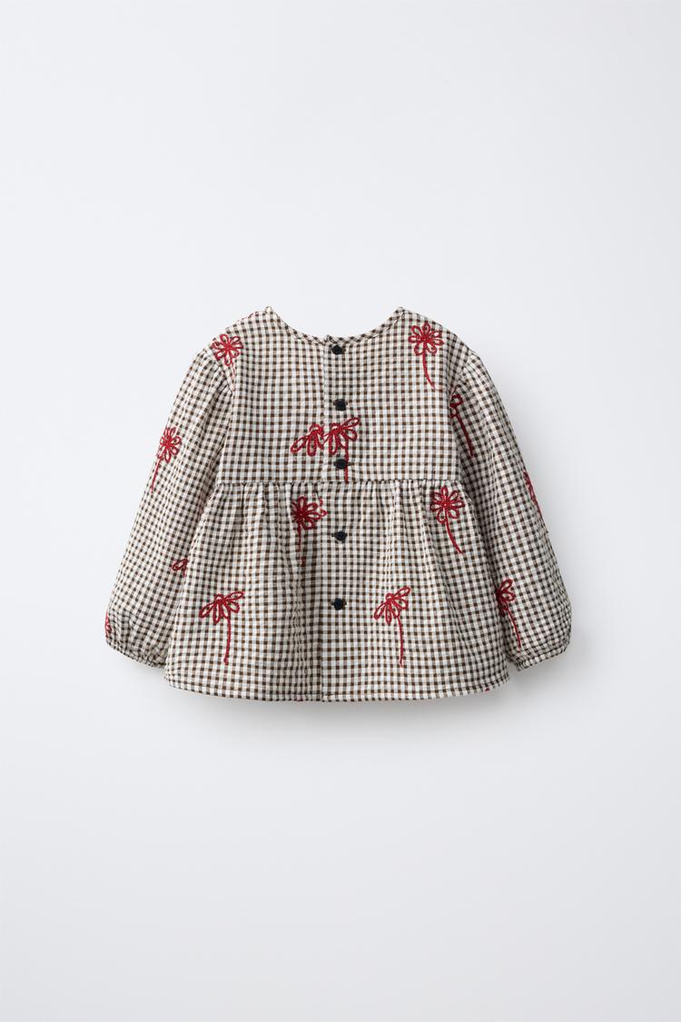 Blusa de cuadros con bordados florales 2