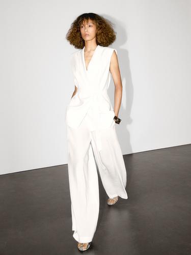 Chaleco cuello smoking con lino - Blanco roto de Zara - Imagen 0