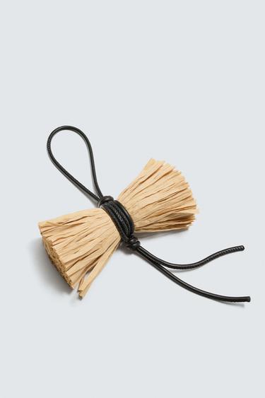 PORTE-CLÉS AVEC PENDENTIF - Blanc écru de Zara - Image 1