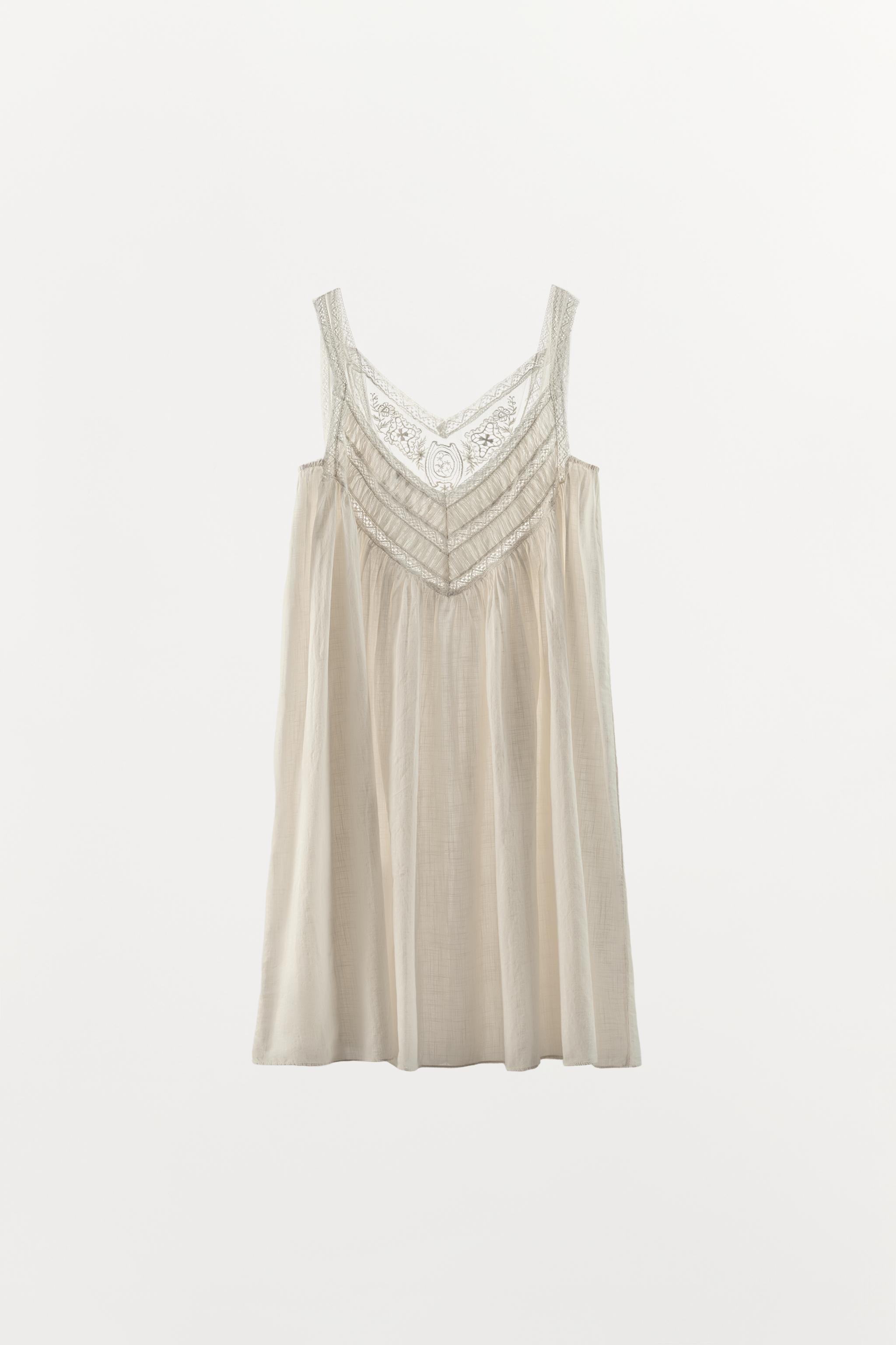 FLORAL EMBROIDERED PLEATED DRESS