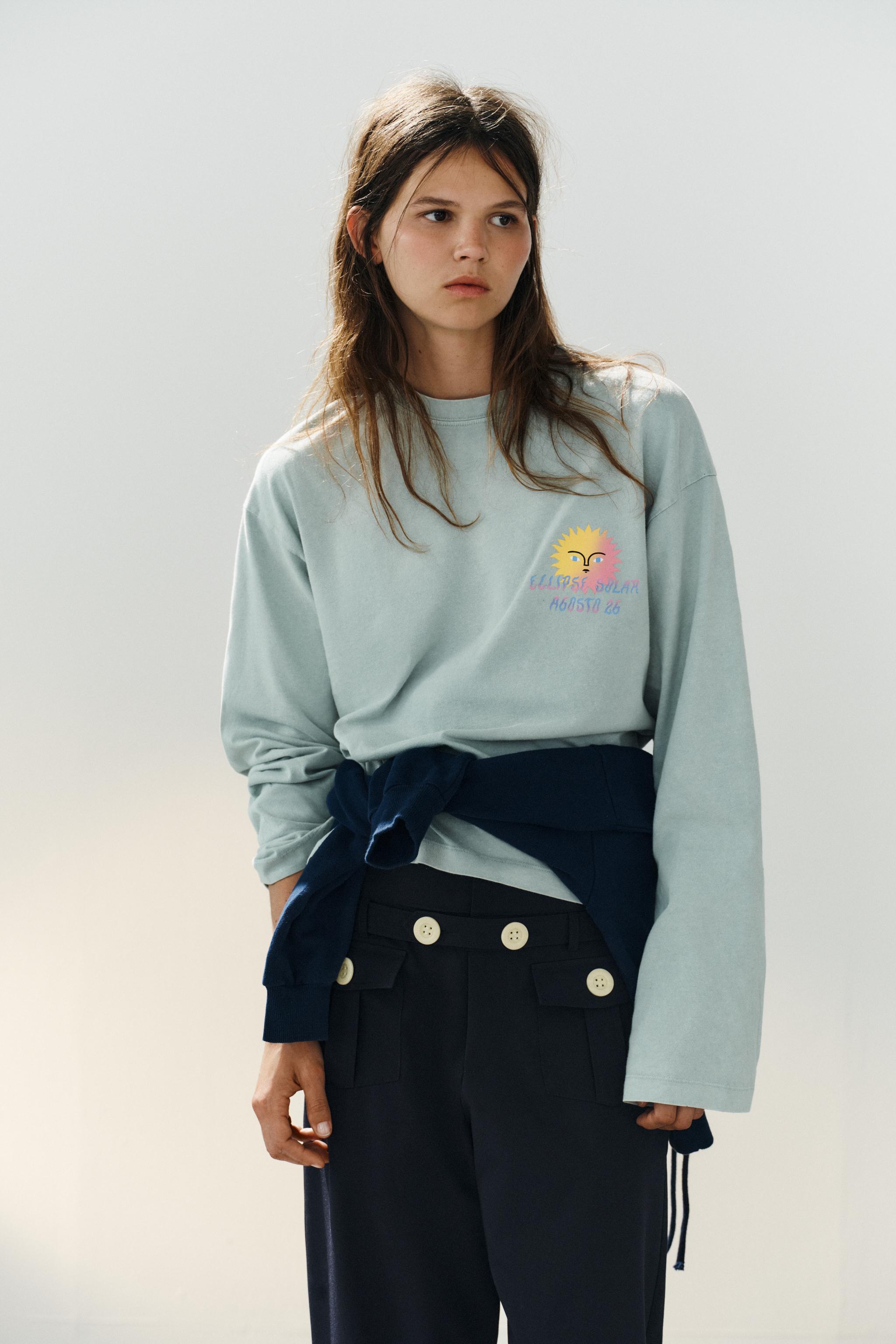 AGUSTINA SHUAN SOLAR ECLIPSE T-SHIRT — Gray / Blue