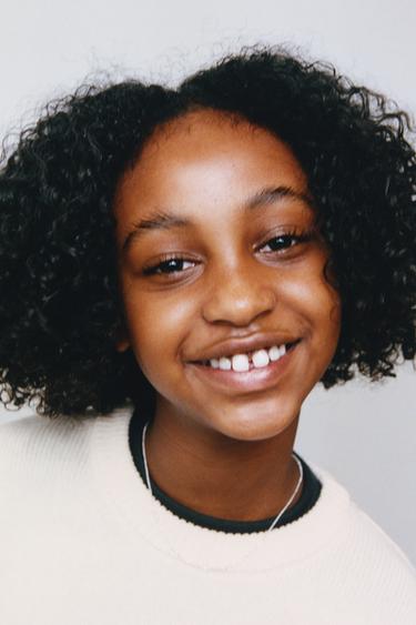 سترة محاكة مطرزة بشكل كلب - بيج فاتح الخاص بـ Zara