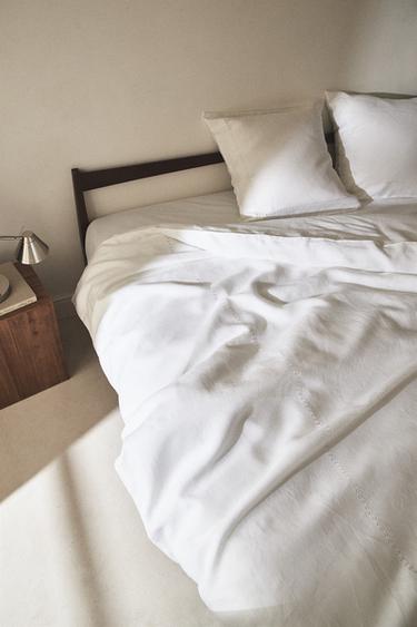 LNĚNÝ POVLAK NA PŘIKRÝVKU S AŽUROU - Bílá od Zara