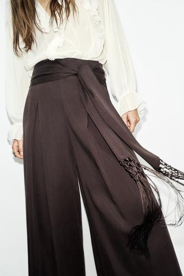 PANTALÓN CINTURÓN FLECOS - Marrón de Zara