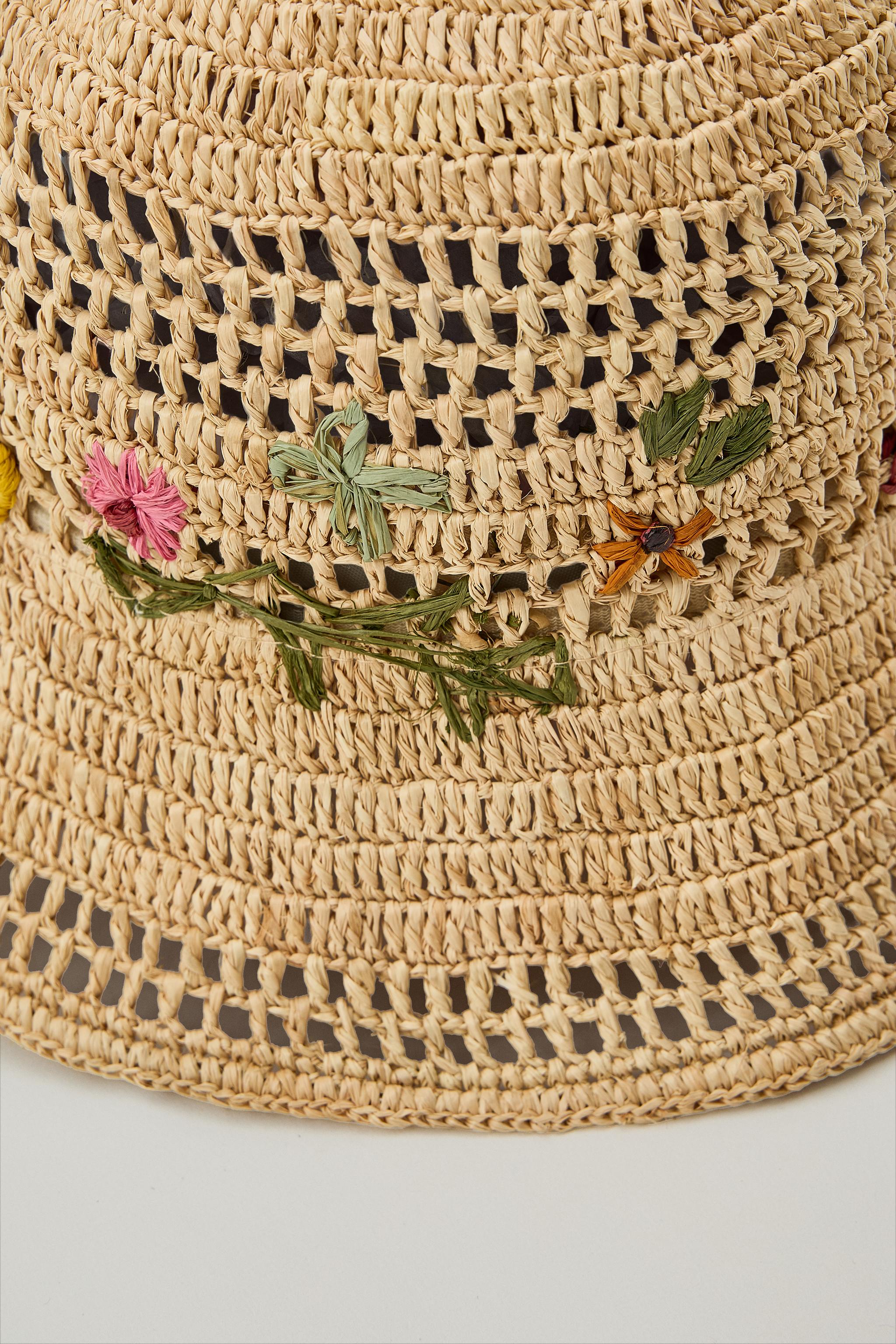 EMBROIDERED FLORAL BUCKET HAT