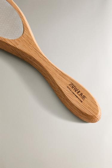FOOT EXFOLIATOR WITH WOODEN HANDLE - Light beige by Zara - Image 3