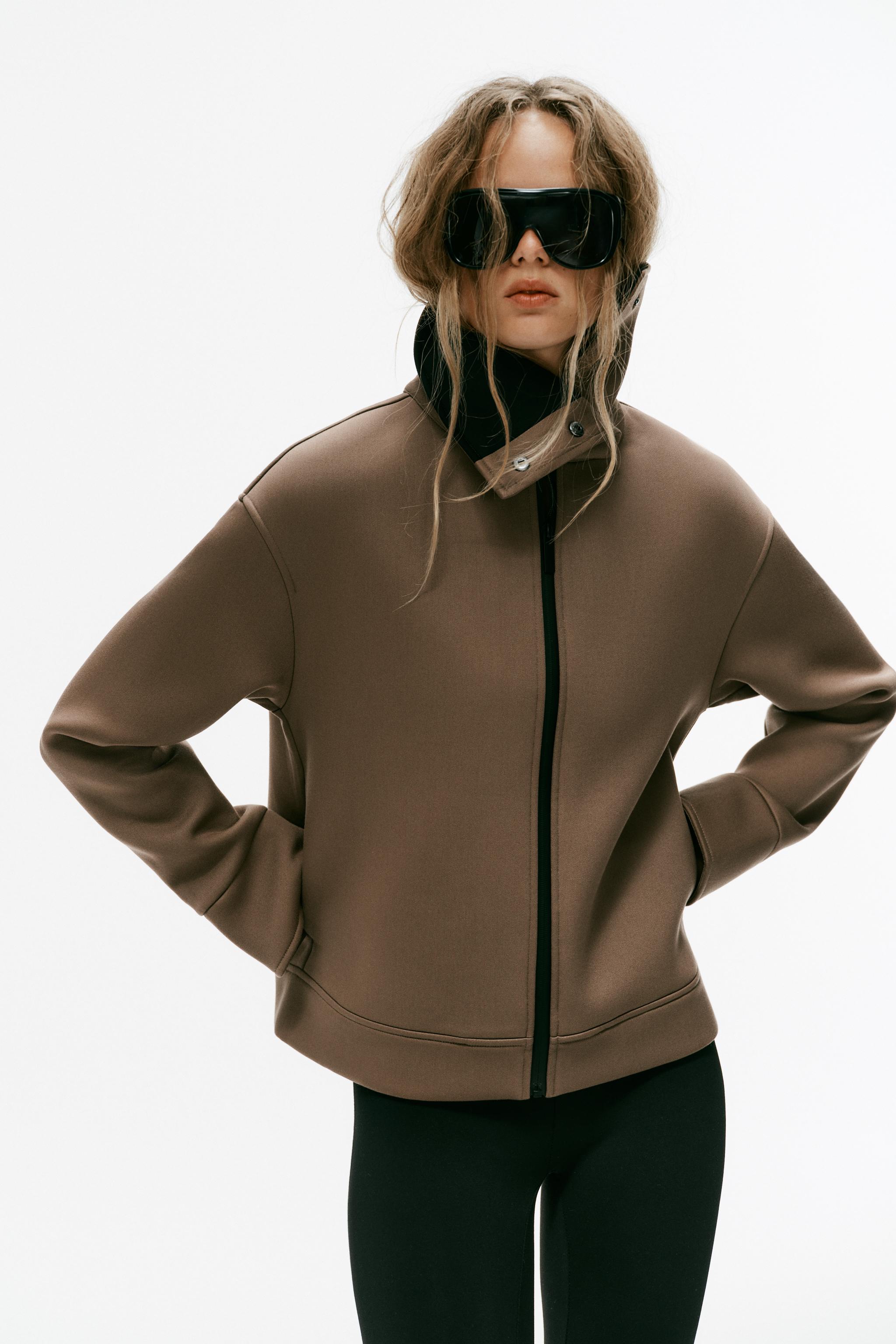 CONTRAST HIGH-NECK JACKET