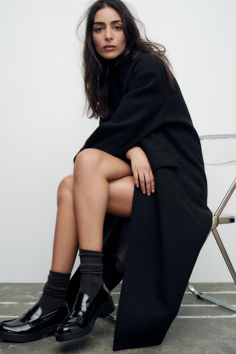 エナメルレザー風 ペニーストラップ ローファー - ブラック | ZARA 