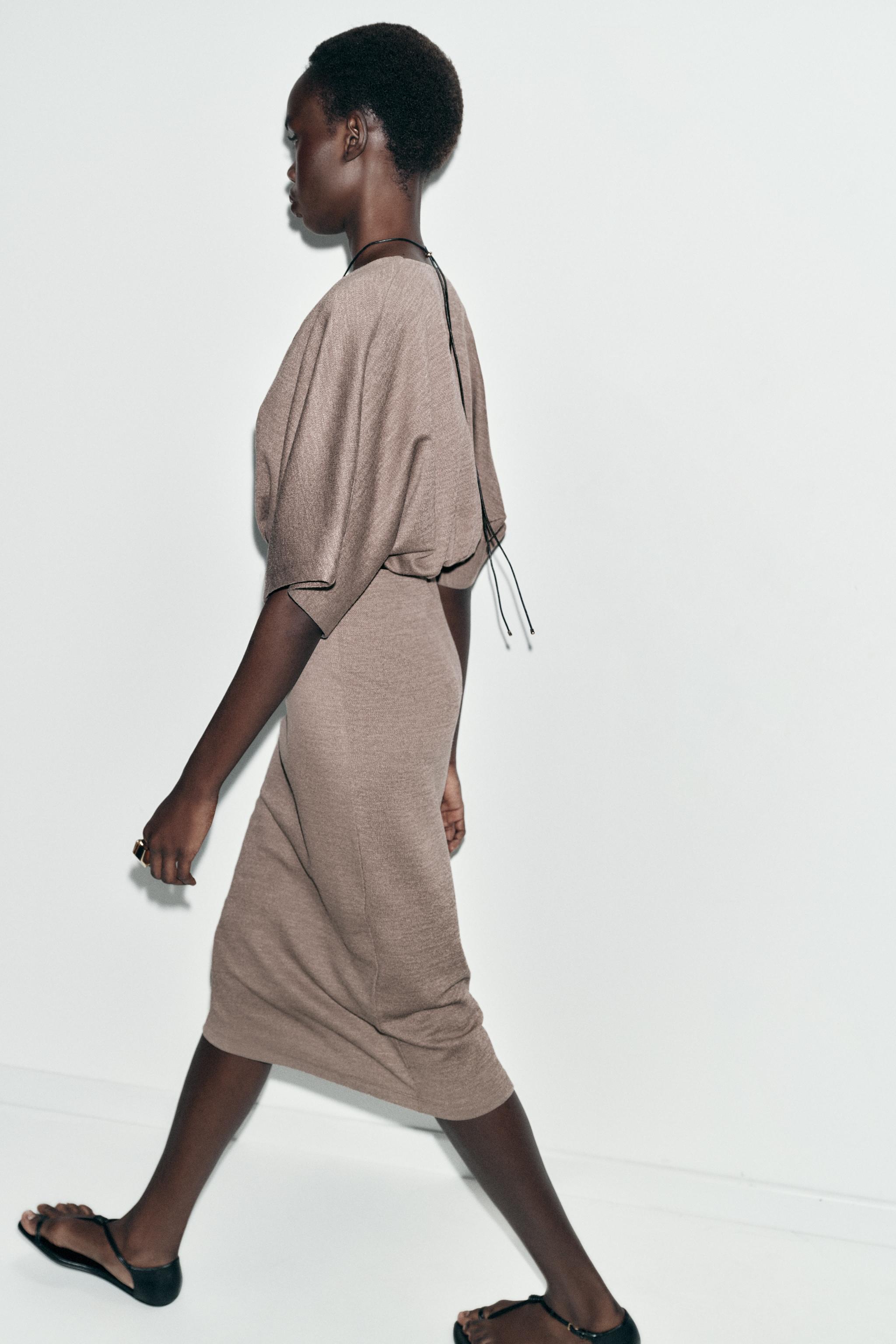 ROBE MI-LONGUE EN PIQUÉ AVEC CEINTURE