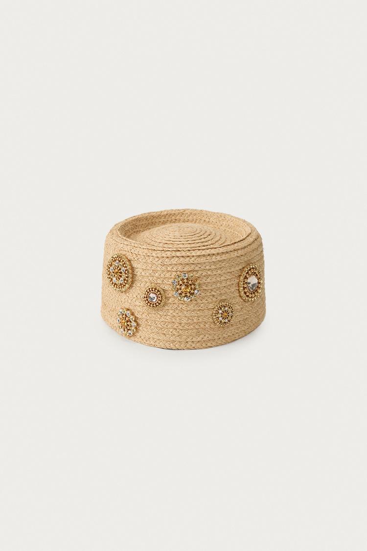 TOCADO DE RAFIA 100% CON BROCHES MARISA BERENSON X ZARA 2