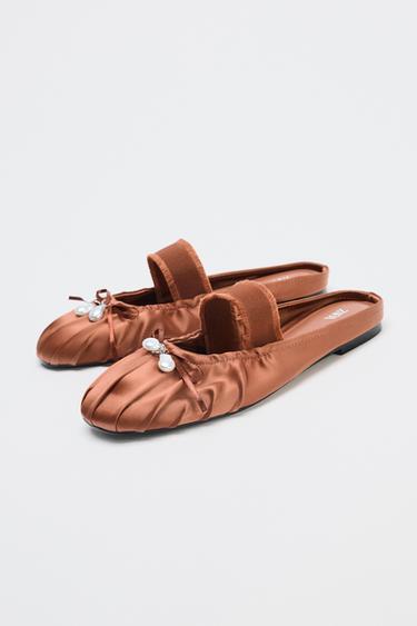 CHAUSSURES OUVERTES À L'ARRIÈRE À EFFET SATINÉ - Marron brique de Zara - Image 4