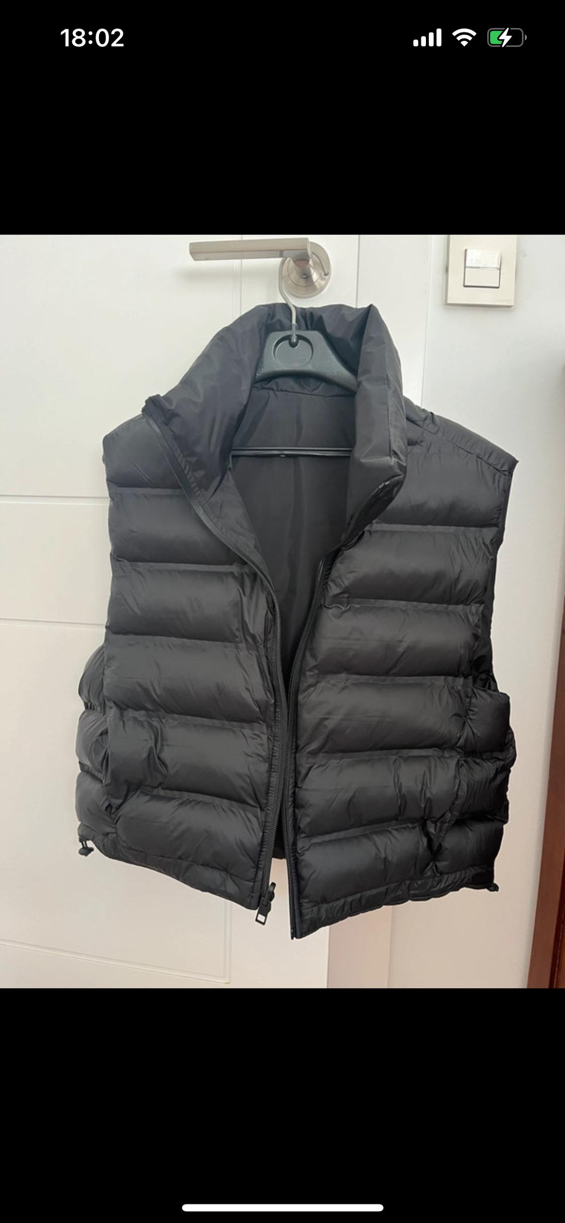 WATER-REPELLENT REVERSIBLE CROPPED GILET - Image 3