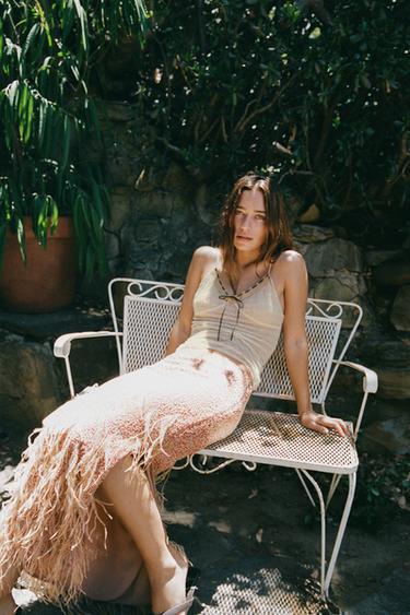 FALDA LENTEJUELAS PLUMAS - Marrón de Zara