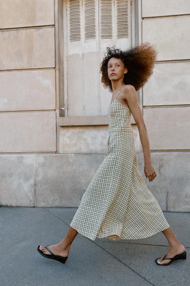 ПЛАТЬЕ МИДИ В КЛЕТКУ С БРЕТЕЛЯМИ — ЖЕЛТЫЙ от Zara — изображение 0
