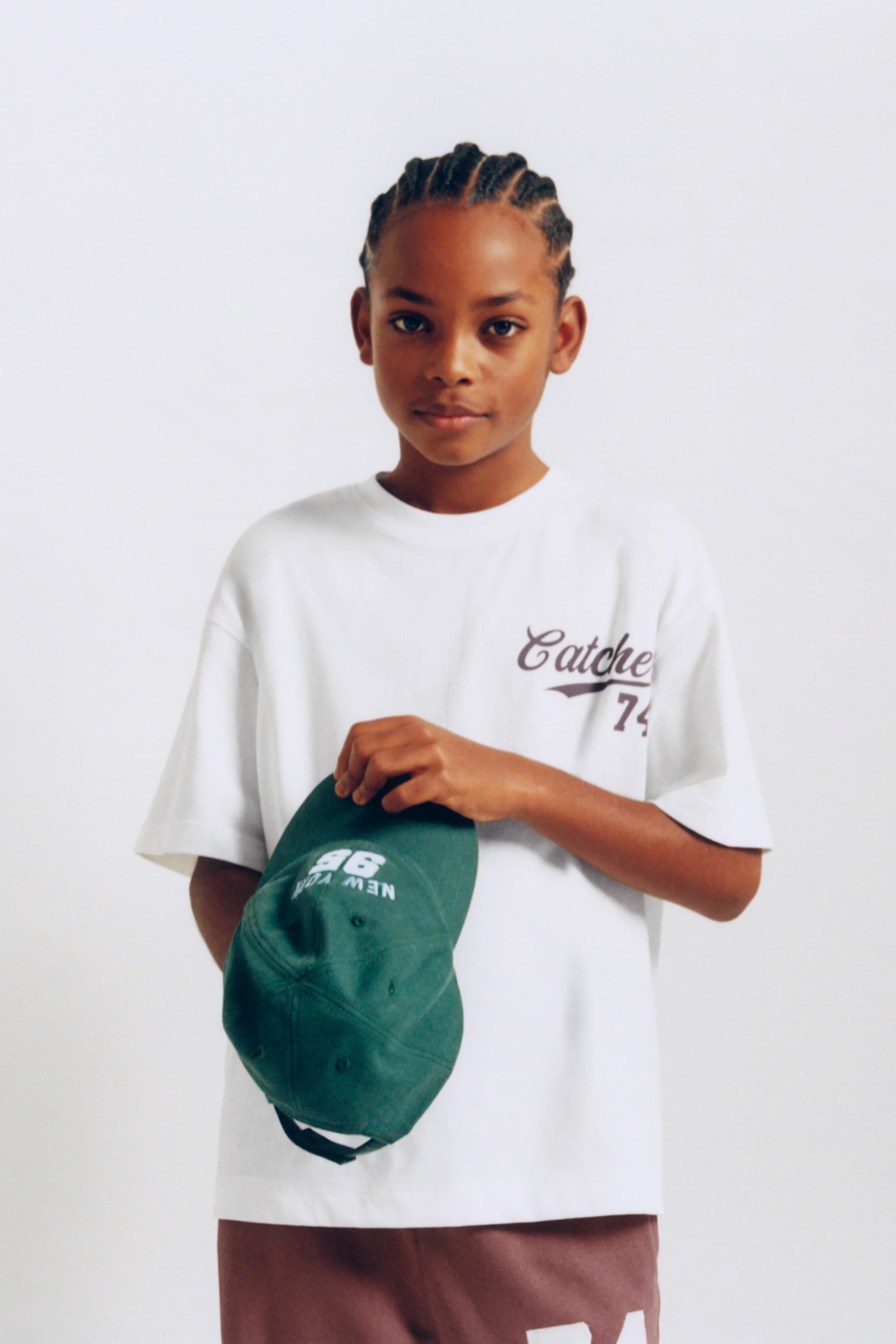 T-SHIRT JOGGING AVEC ÉTIQUETTE