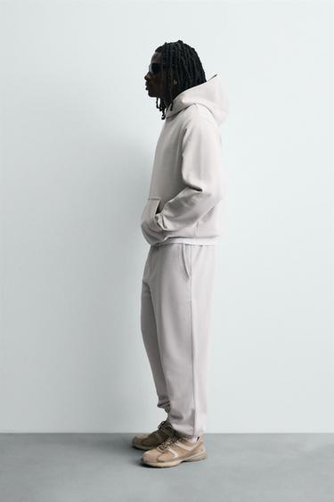 بنطلون رياضي بقصة مريحة - رمادي لؤلؤي الخاص بـ Zara