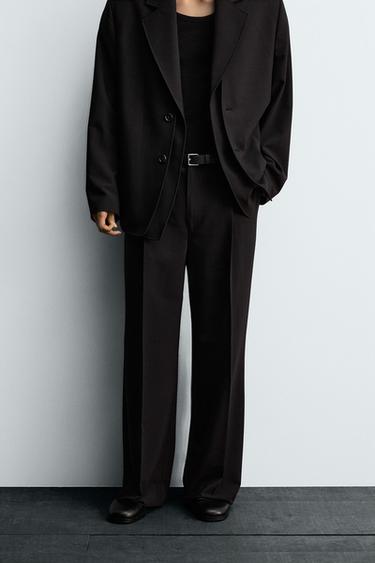 بنطلون بدلة بثنيات - أسود الخاص بـ Zara