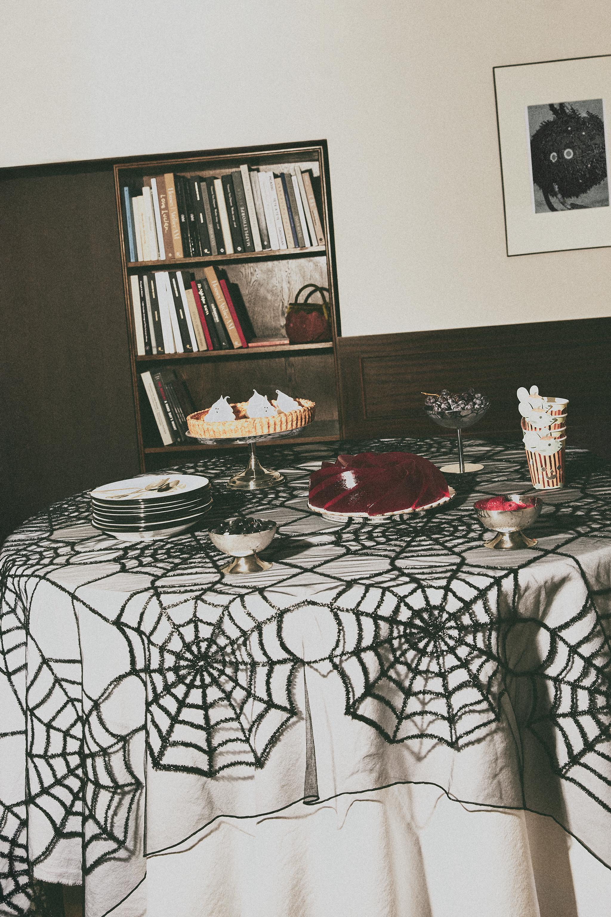 Kids Halloween Spiderweb tablecloth