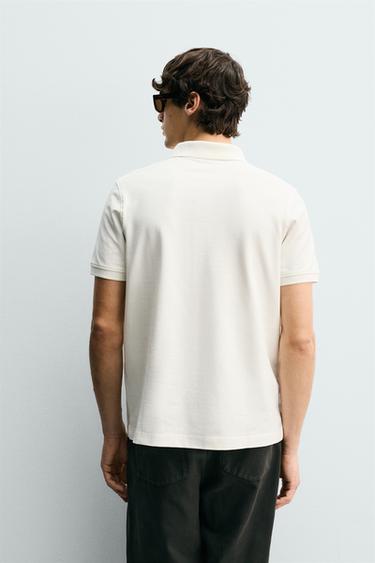 POLO STRUCTURÉ EN PIQUÉ - Blanc cassé de Zara - Image 2