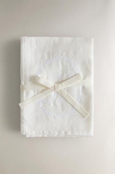PACK OF CHILDREN’S MUSLIN CLOTHS WITH EMBROIDERED LETTER (PACK OF 2) - 859 by Zara - Image 0