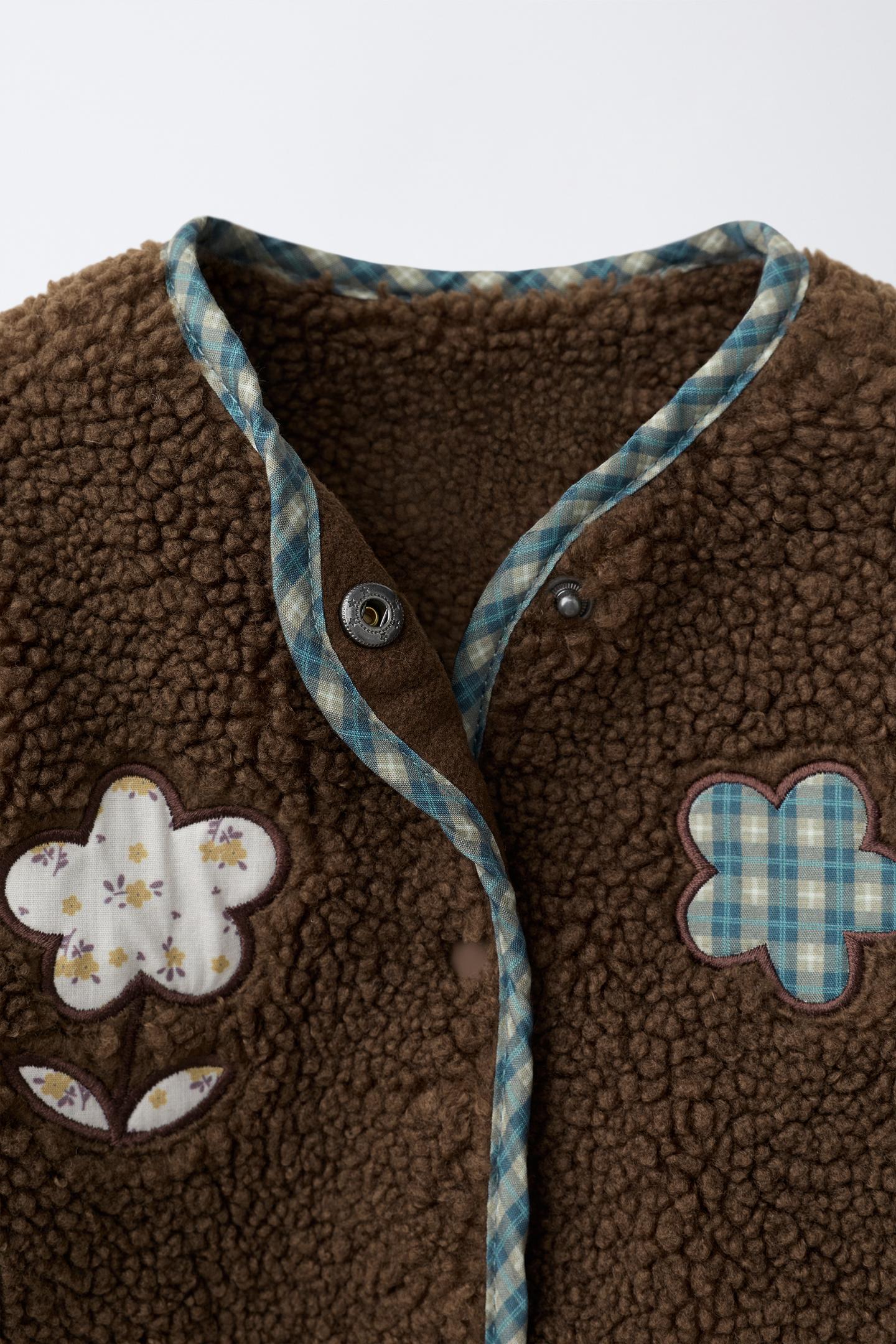 Детская куртка Zara Faux Shearling Jacket with Floral Patches, цвет: Коричневый — фото 3
