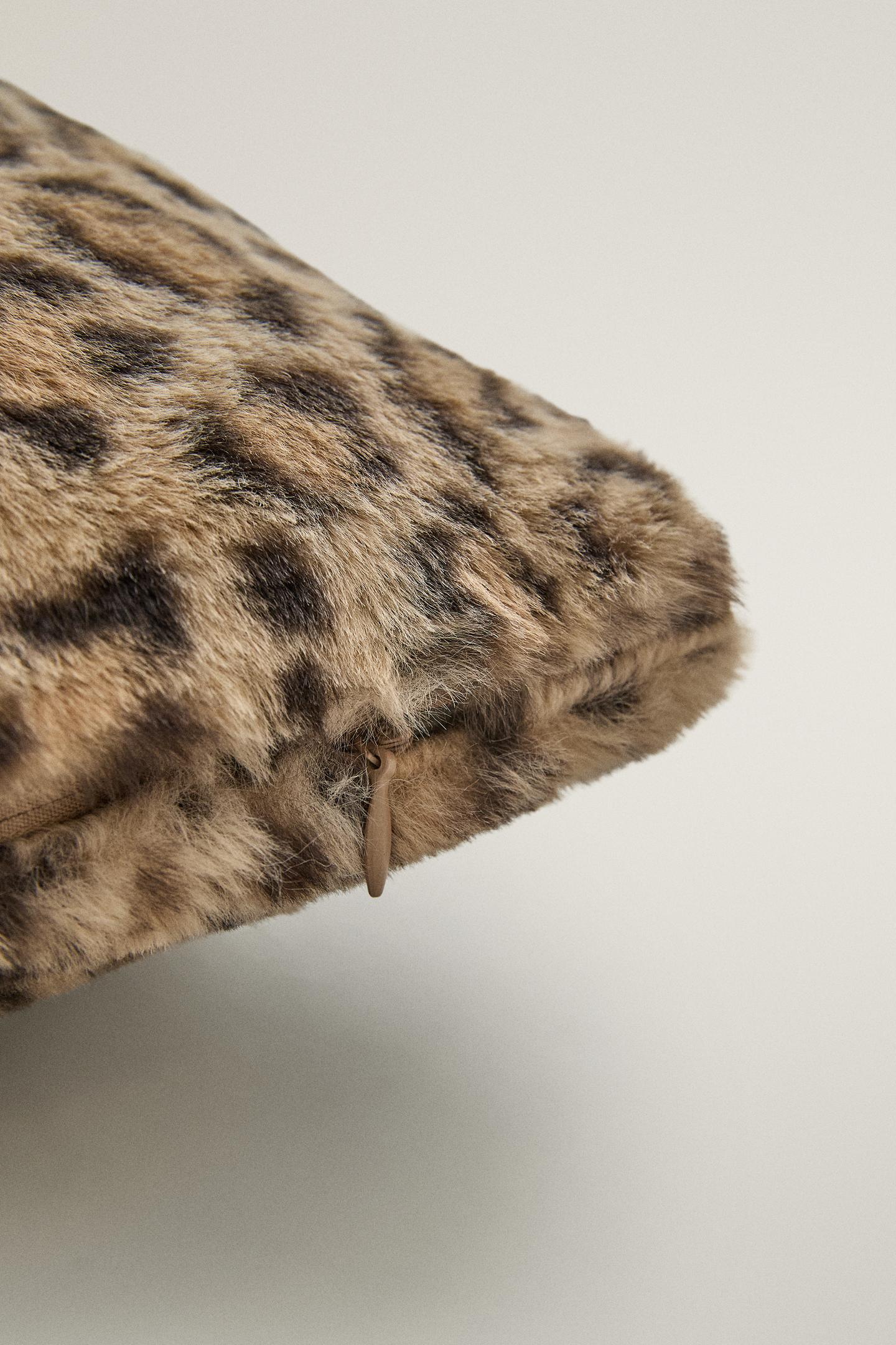 Подушка Zara Throw Pillow Cover Leopard Fur, цвет: Леопардовый — фото 4