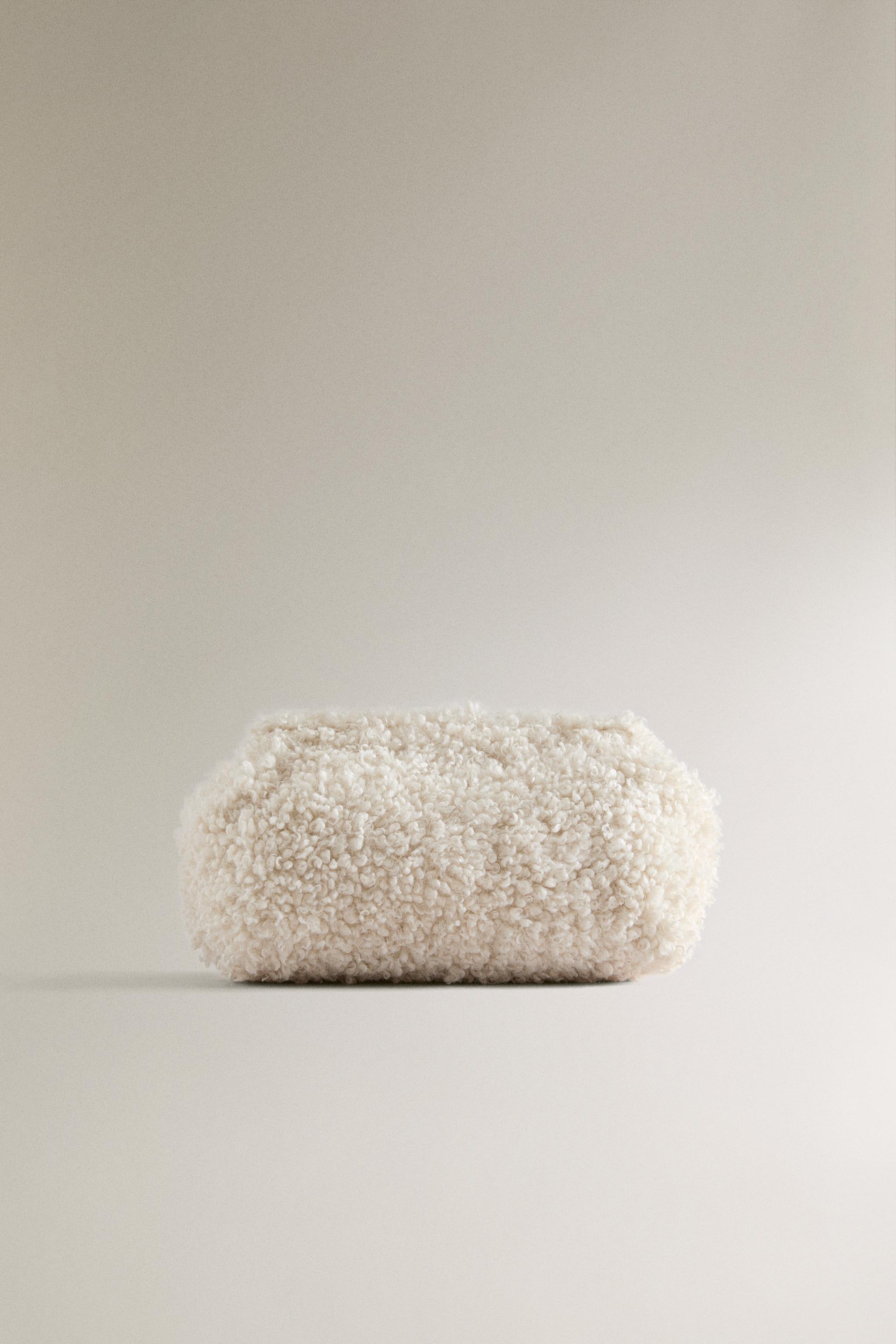 MEDIUM FAUX FUR MAKEUP BAG