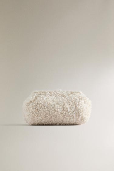 MEDIUM FAUX FUR WASH BAG - Ecru White by Zara
