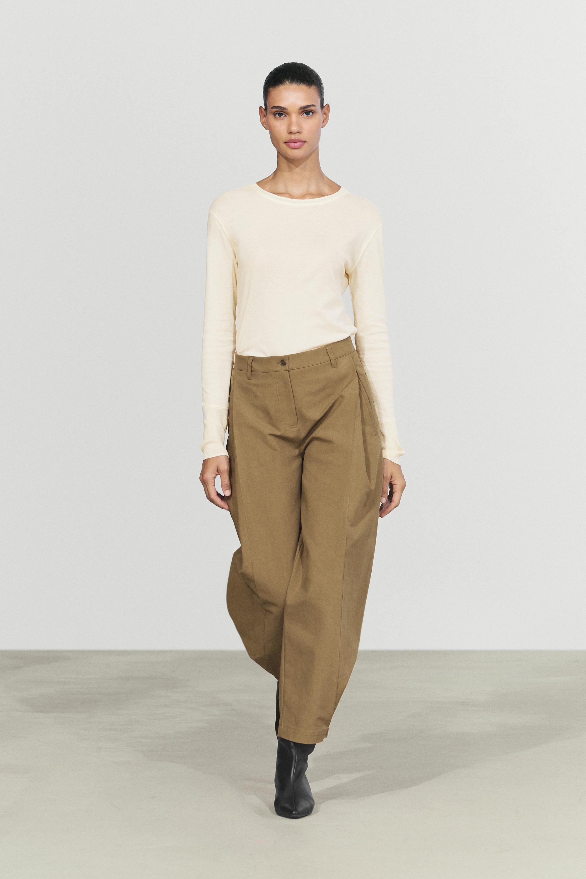 Barrel fit pants with side pleat detail