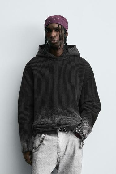 SPRAY EFFECT PRINT SWEATER - Black by Zara