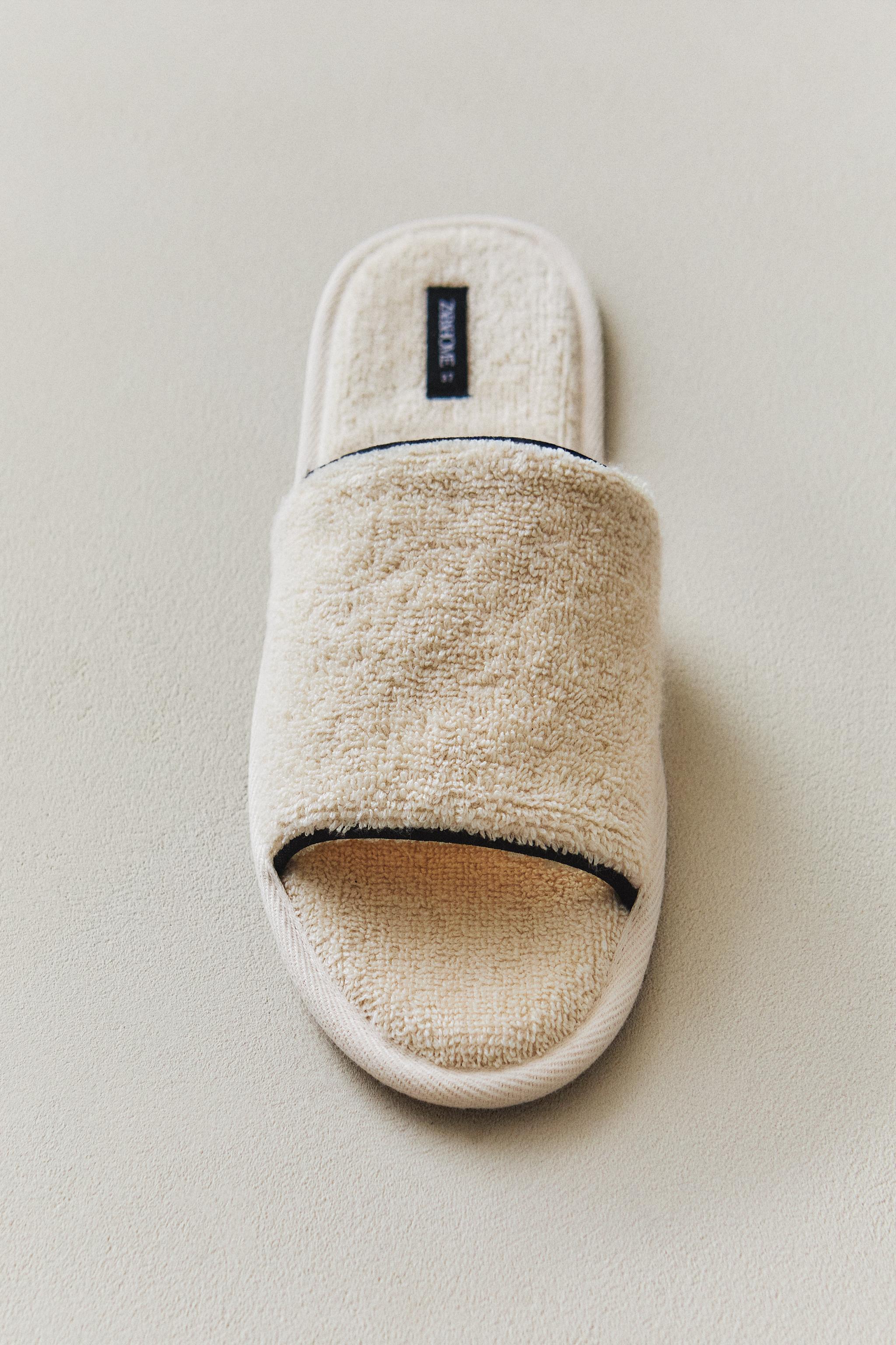 TERRY SLIDERS WITH PIPING