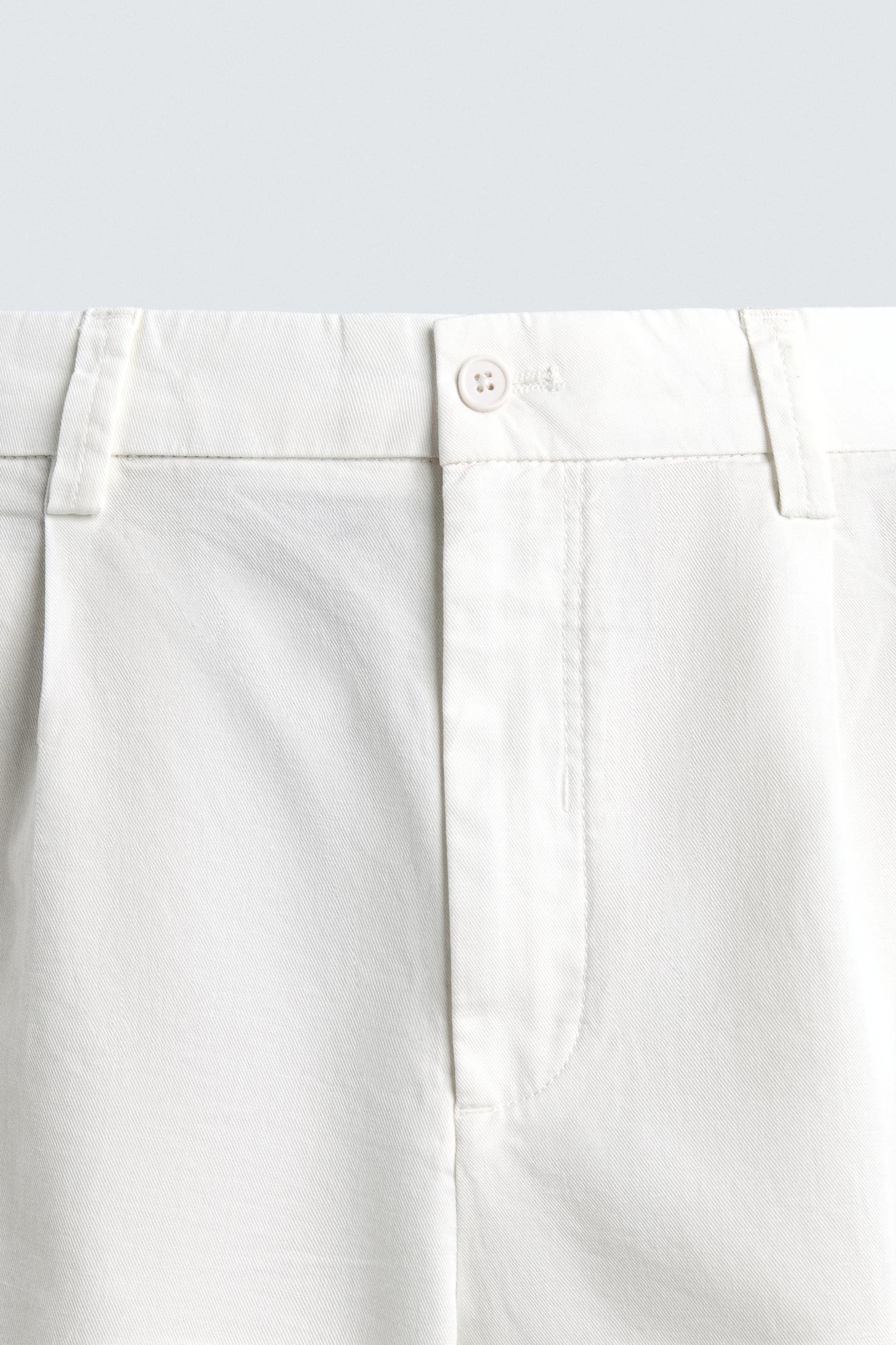REGULAR FIT PLEATED SHORTS