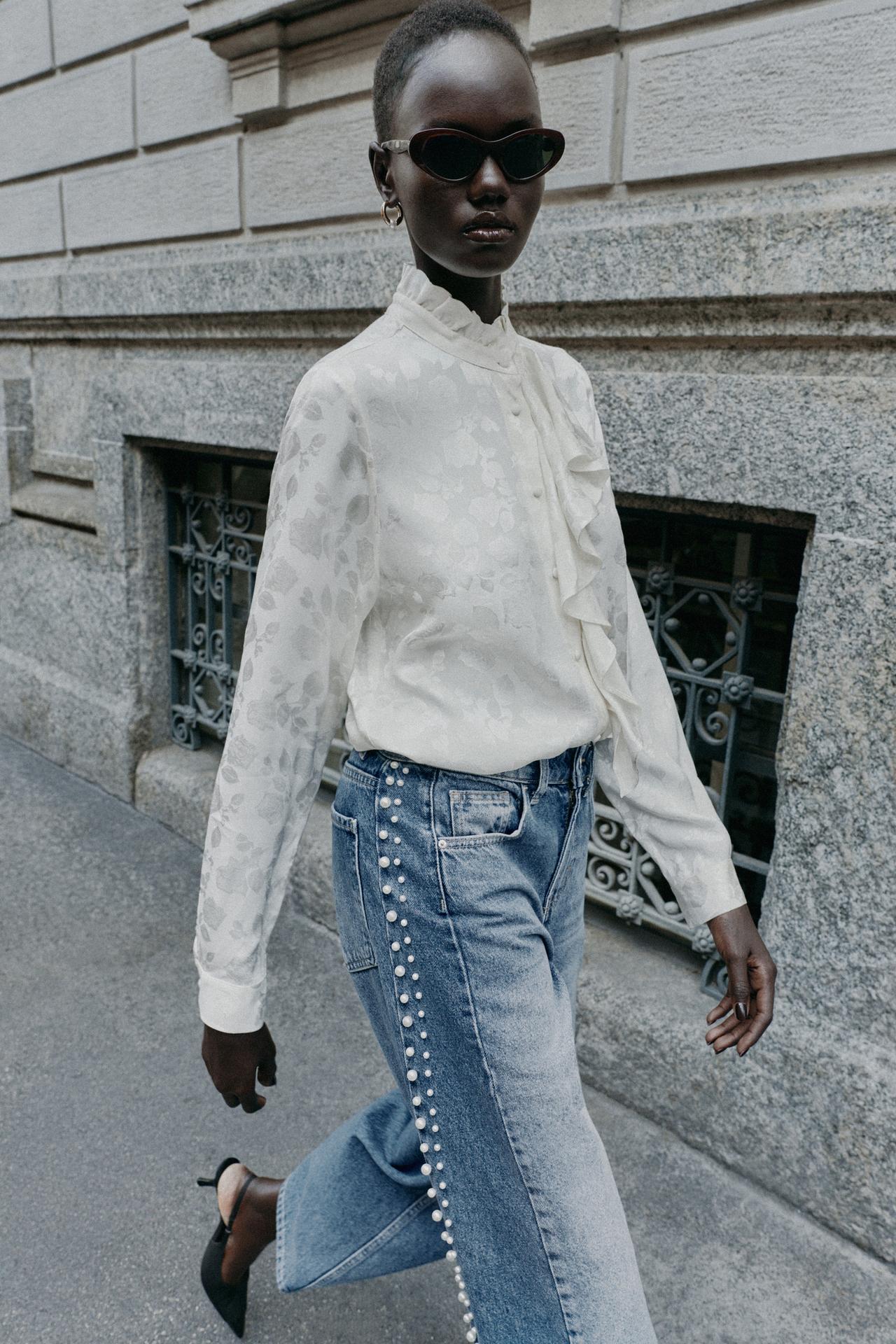 FLORAL JACQUARD RUFFLED BLOUSE — White