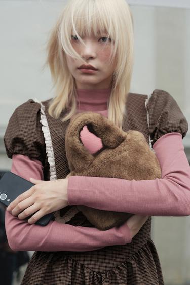 Zara 迷你人造毛水桶包 - 米色