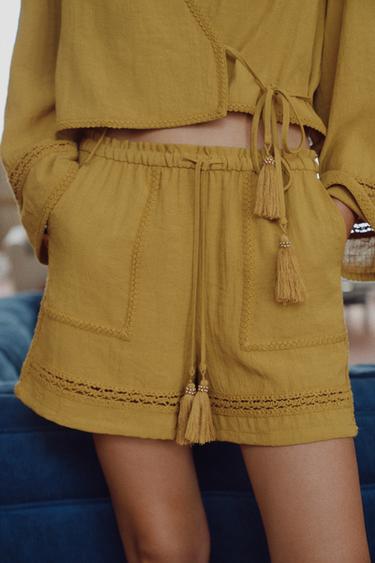 КОМБИНИРОВАННЫЕ ШОРТЫ С КРУЖЕВОМ — ГОРЧИЧНЫЙ от Zara