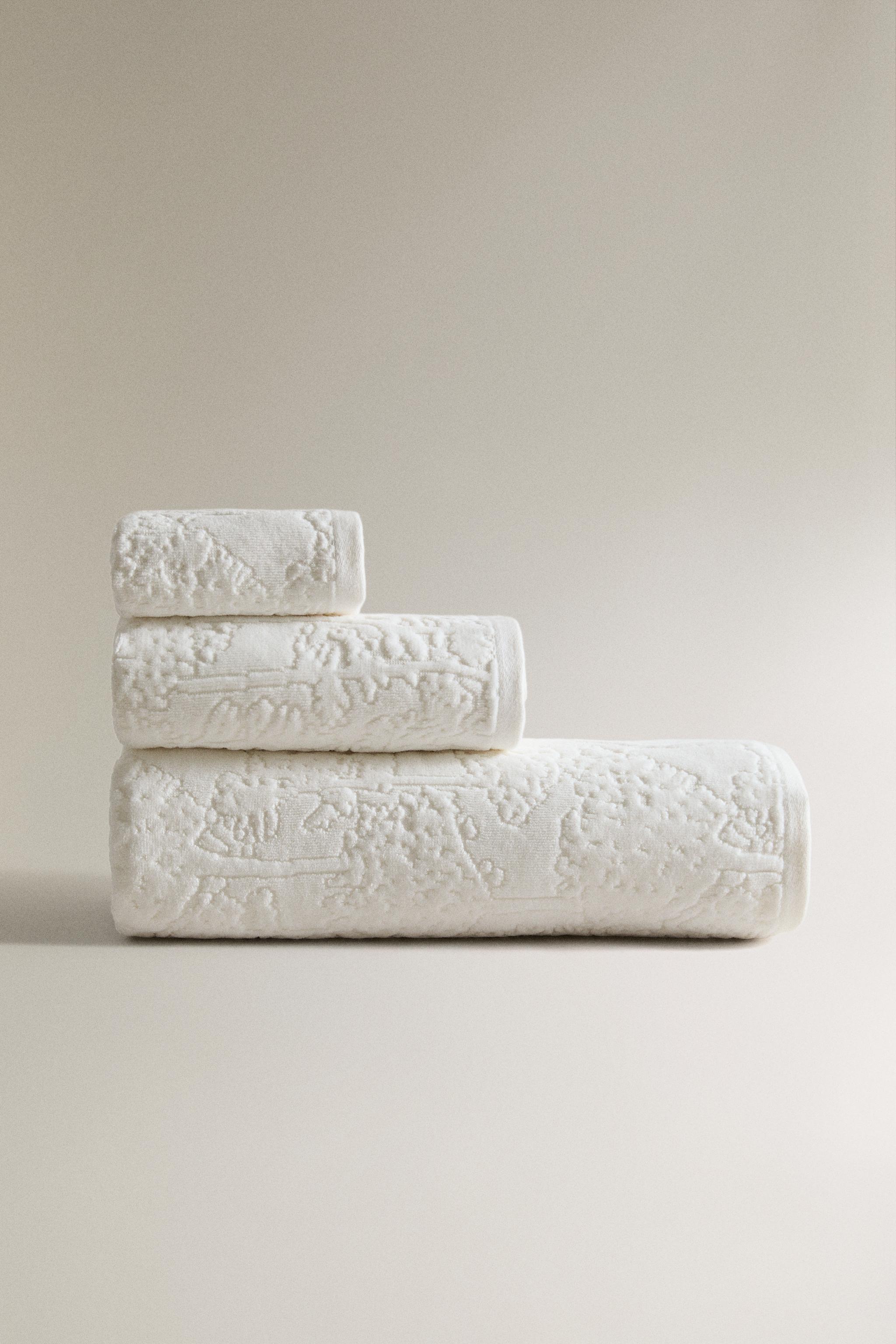 FLORAL JACQUARD BATH TOWEL — Oyster-white