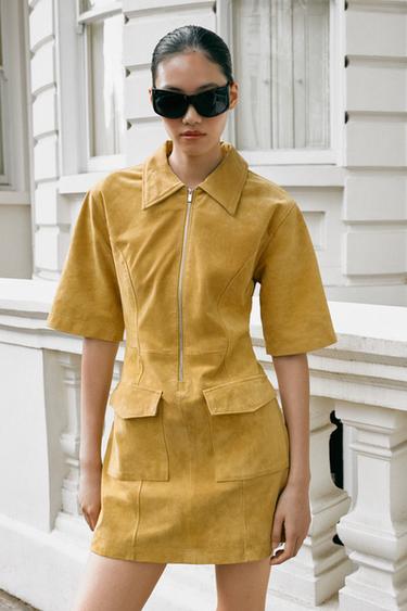 VESTIDO CORTO 100% PIEL CREMALLERA - Mostaza de Zara