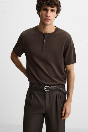 KNIT T-SHIRT WITH BUTTON NECK - chocolate by Zara
