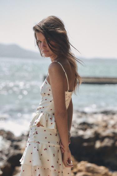 SATÉNOVÝ TOP S VOLÁNMI A JAHODAMI - Krémová / Červená zn. Zara