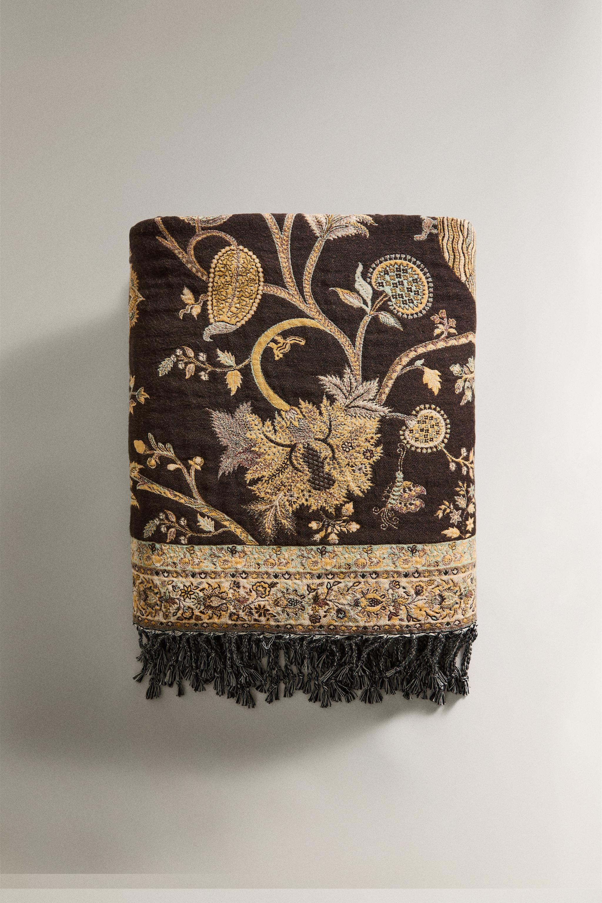 FLORAL JACQUARD BLANKET