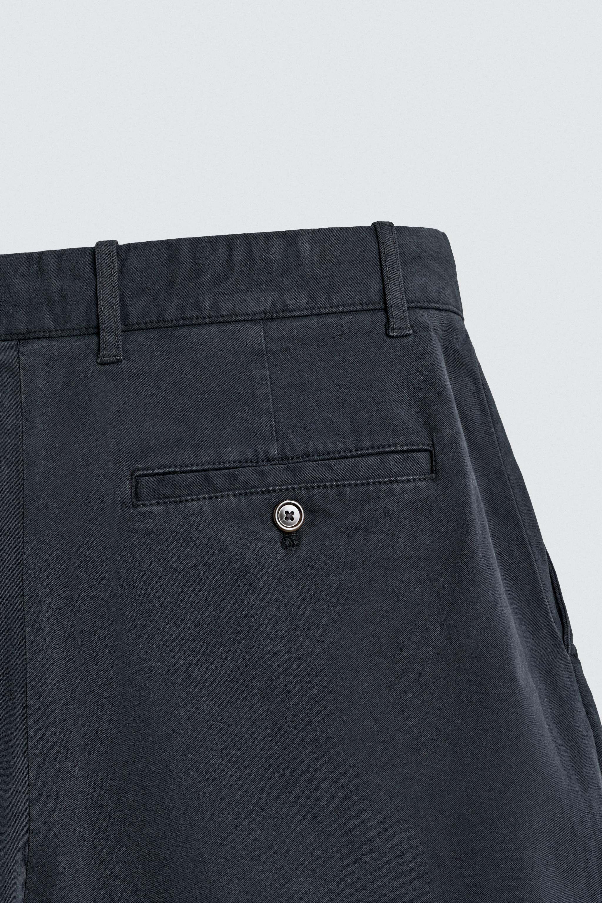 REGULAR FIT PLEATED CHINO SHORTS