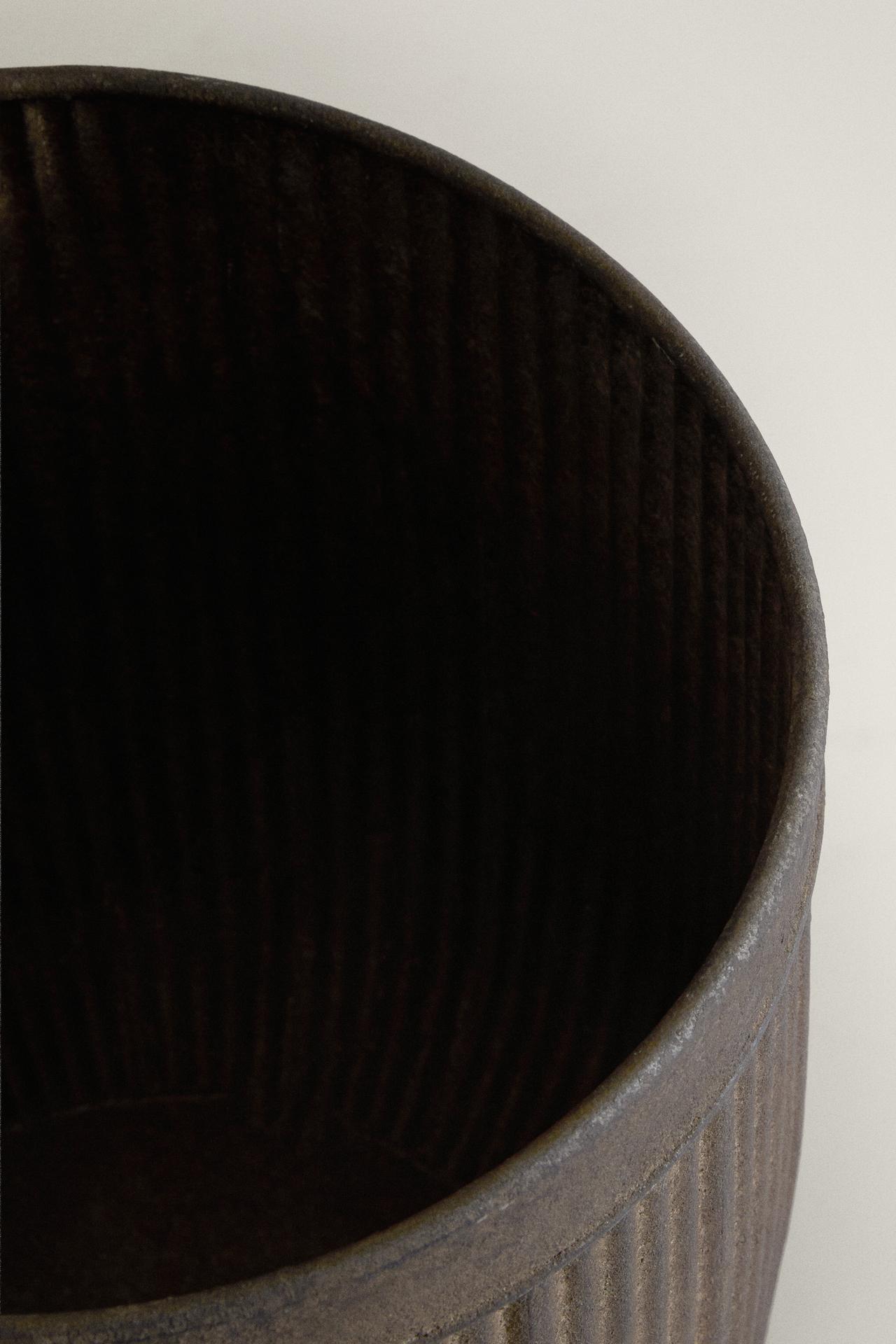 METAL FLOWERPOT — Metal brown