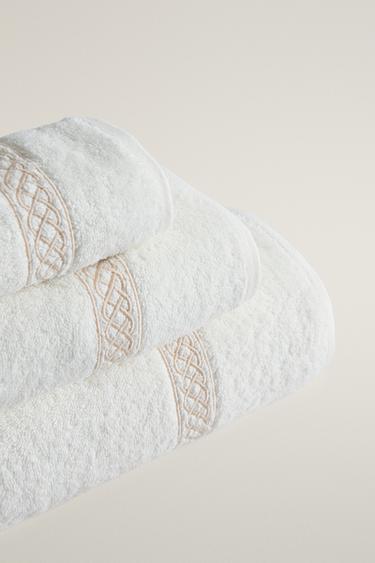 GEOMETRIC EMBROIDERY BATH TOWEL — Golden 2