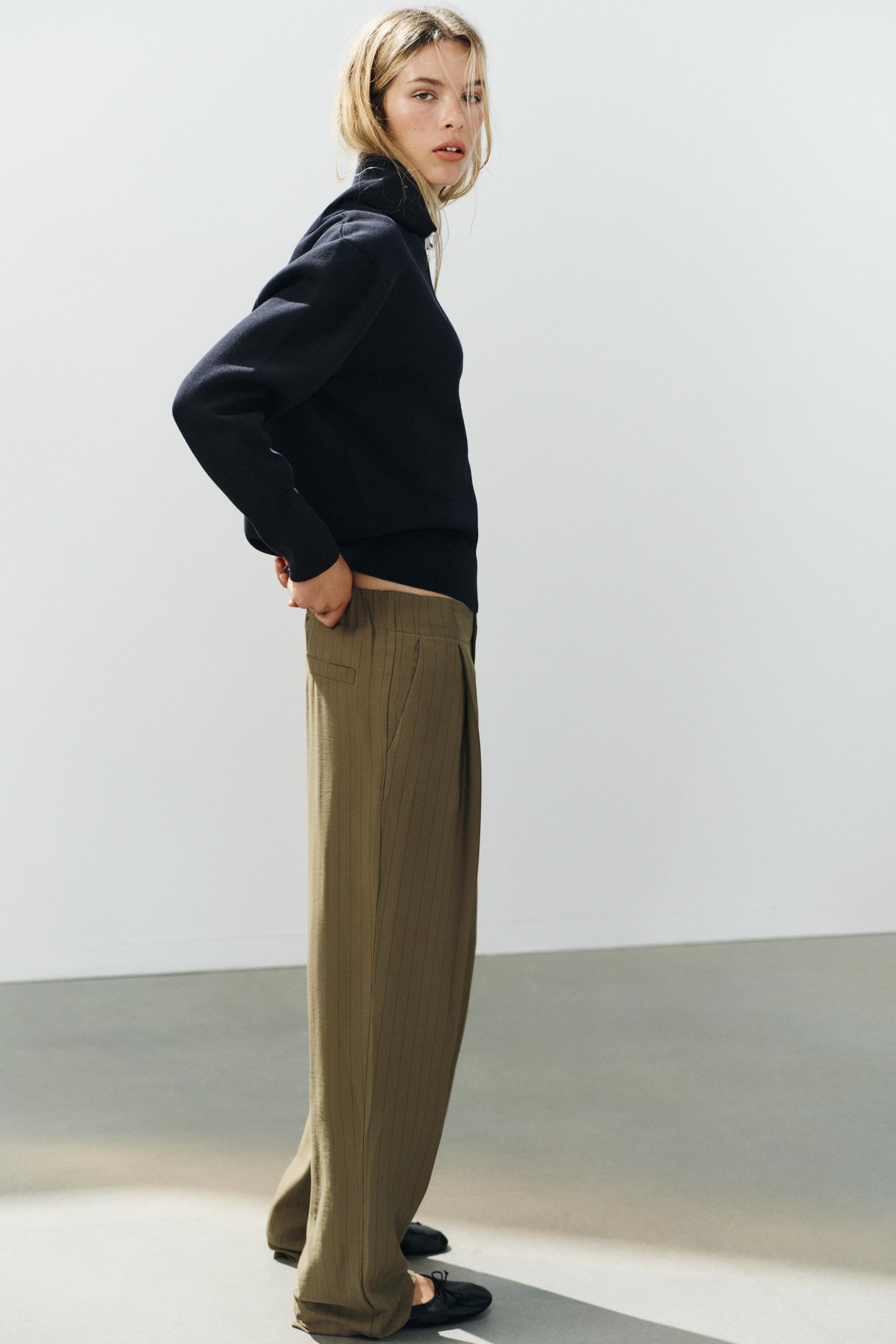 PLEATED FLOWY PANTS